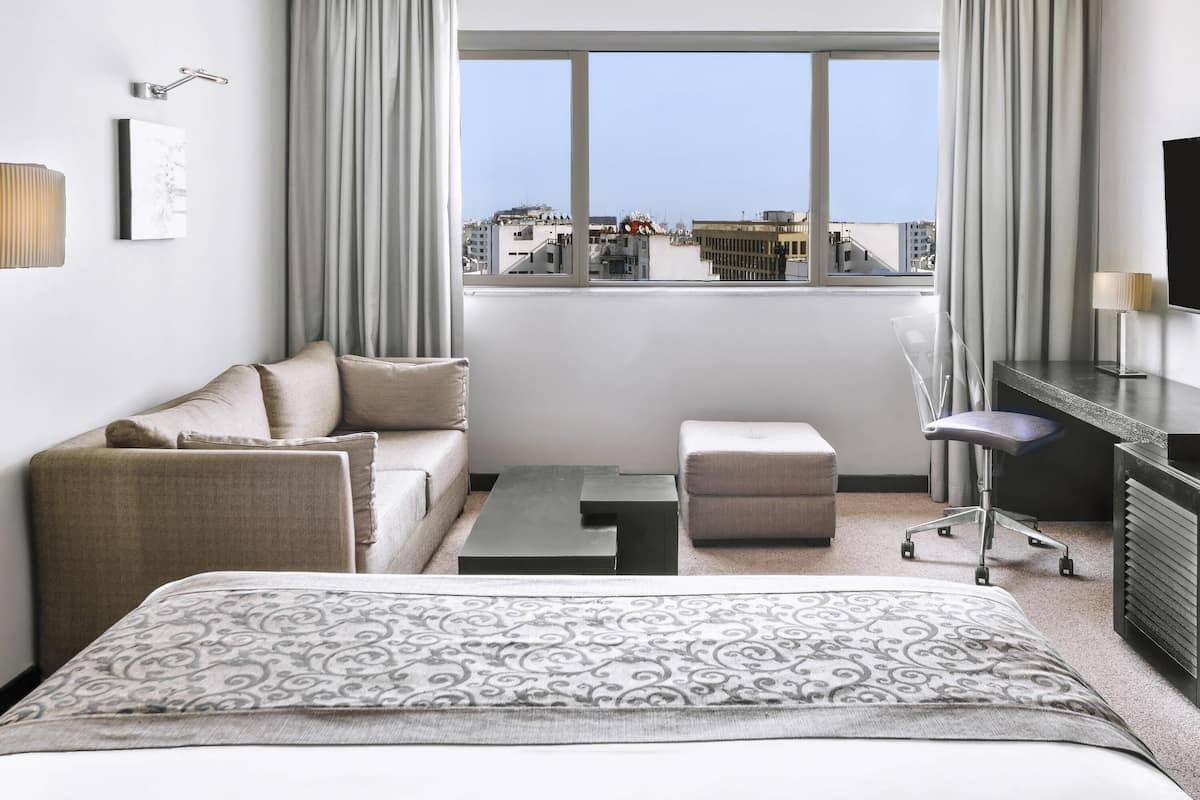 Premium bedding, down comforters, minibar, in-room safe