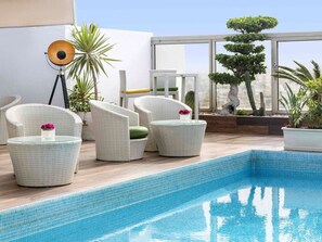 Outdoor pool, open 10:00 AM to 6:00 PM, sun loungers