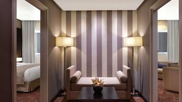 Suite familiar, 2 habitaciones | Ropa de cama de alta calidad, edredones de plumas, minibar y caja fuerte