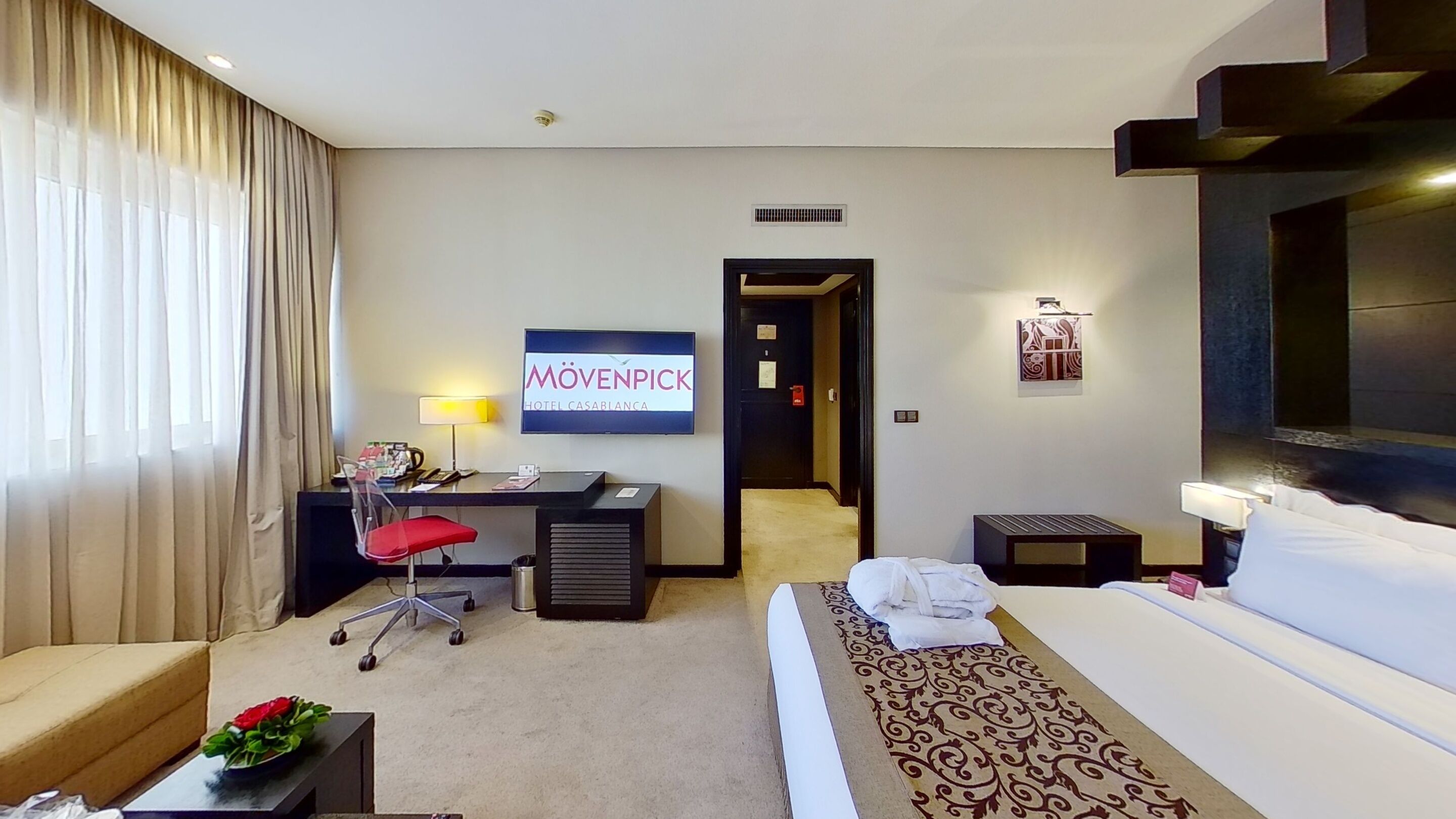 Kamar Deluks, 1 Tempat Tidur Queen | Seprai premium, selimut bulu angsa, minibar, dan brankas