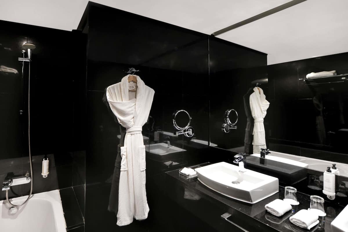 Literie de qualité supérieure, couette en duvet d'oie, minibar
