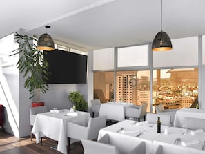 2 Restaurants; Frühstück, Mittagessen und Abendessen werden serviert