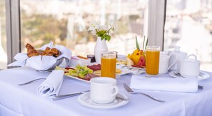 2 restaurants, breakfast, lunch, dinner served; international cuisine  - Mövenpick Hotel Casablanca (Casablanca)