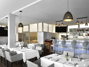 2 Restaurants, Frühstück, Mittagessen, Abendessen, internationale Küche
