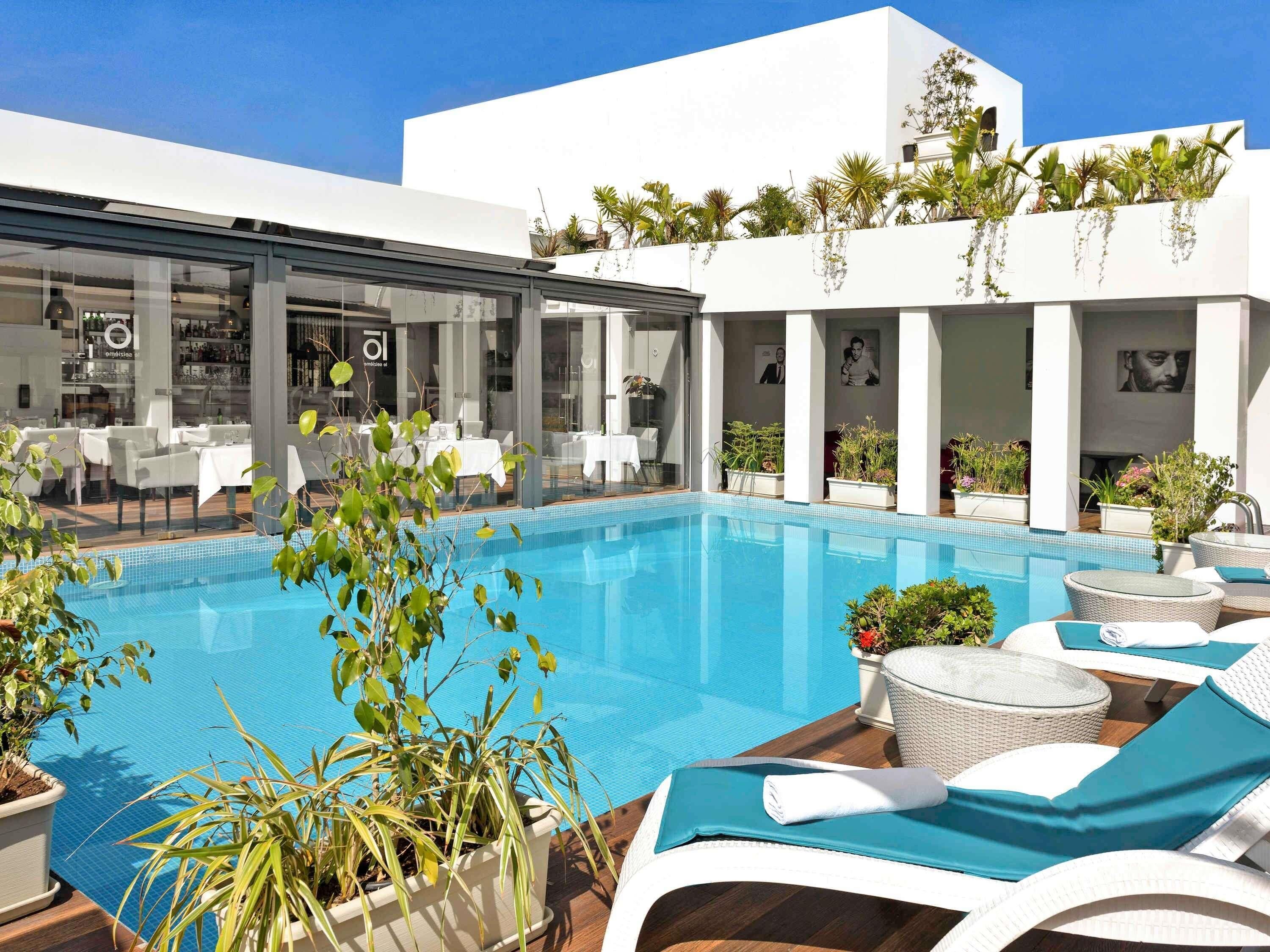 Outdoor pool, open 10:00 AM to 6:00 PM, sun loungers