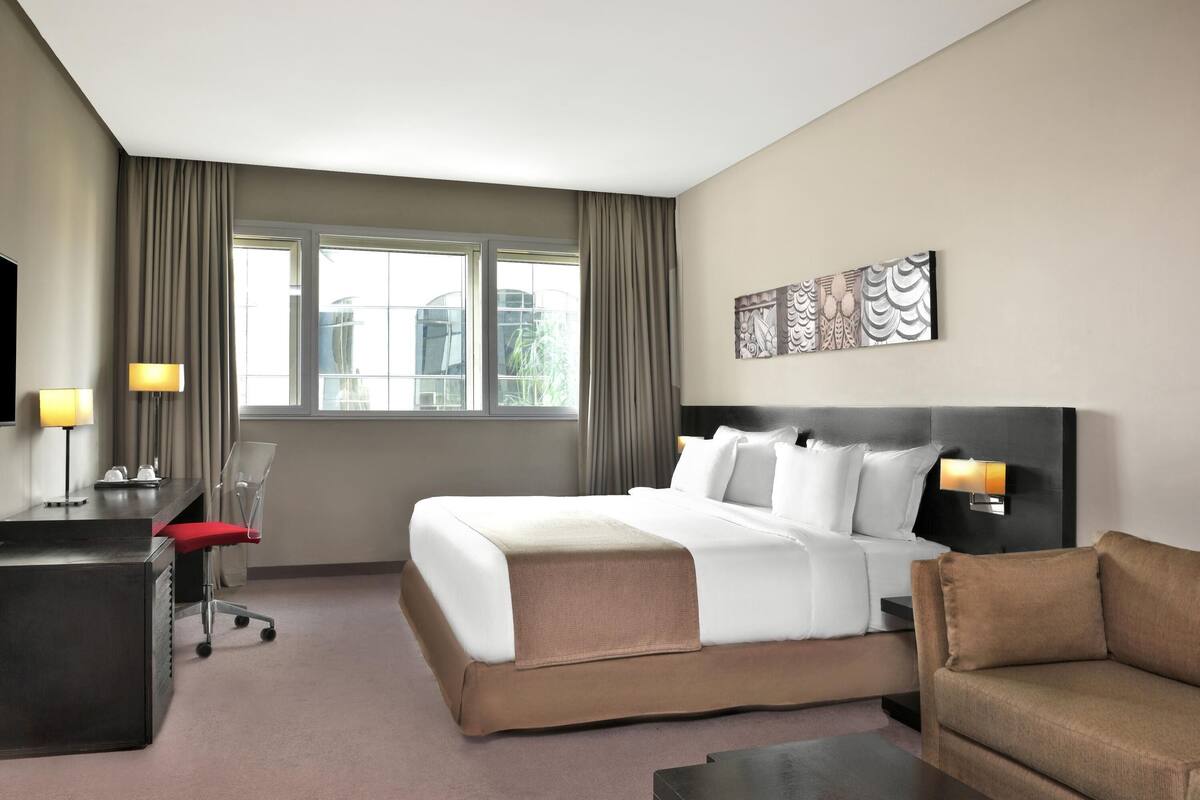 Premium bedding, down duvets, minibar, in-room safe