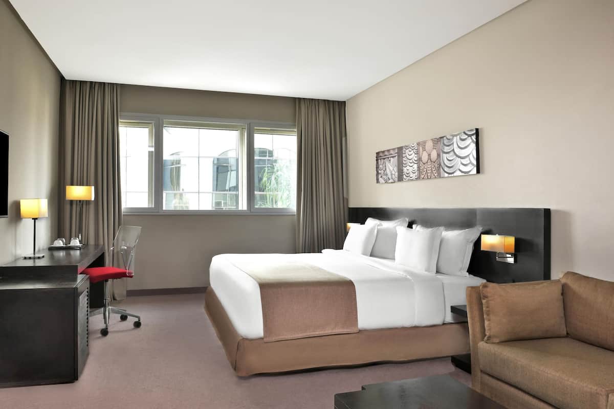 Premium bedding, down duvets, minibar, in-room safe