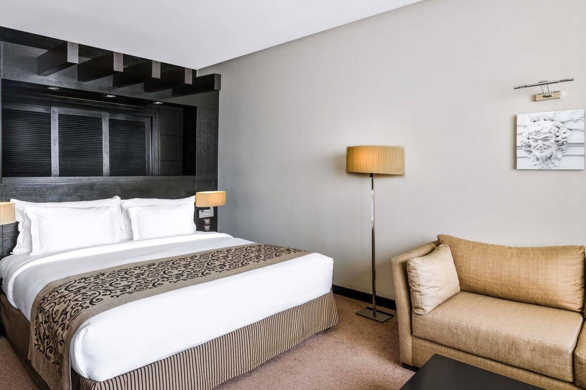 Premium bedding, down duvets, minibar, in-room safe