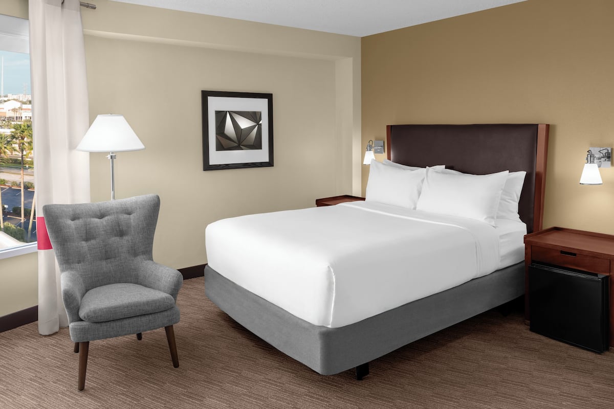 Hypo-allergenic bedding, pillowtop beds, in-room safe, desk