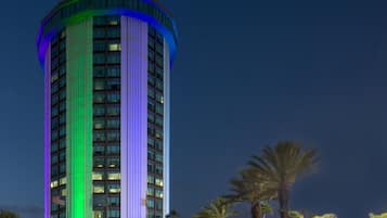 Piscine extérieure, accÚs possible de 9 h à 22 h, parasols