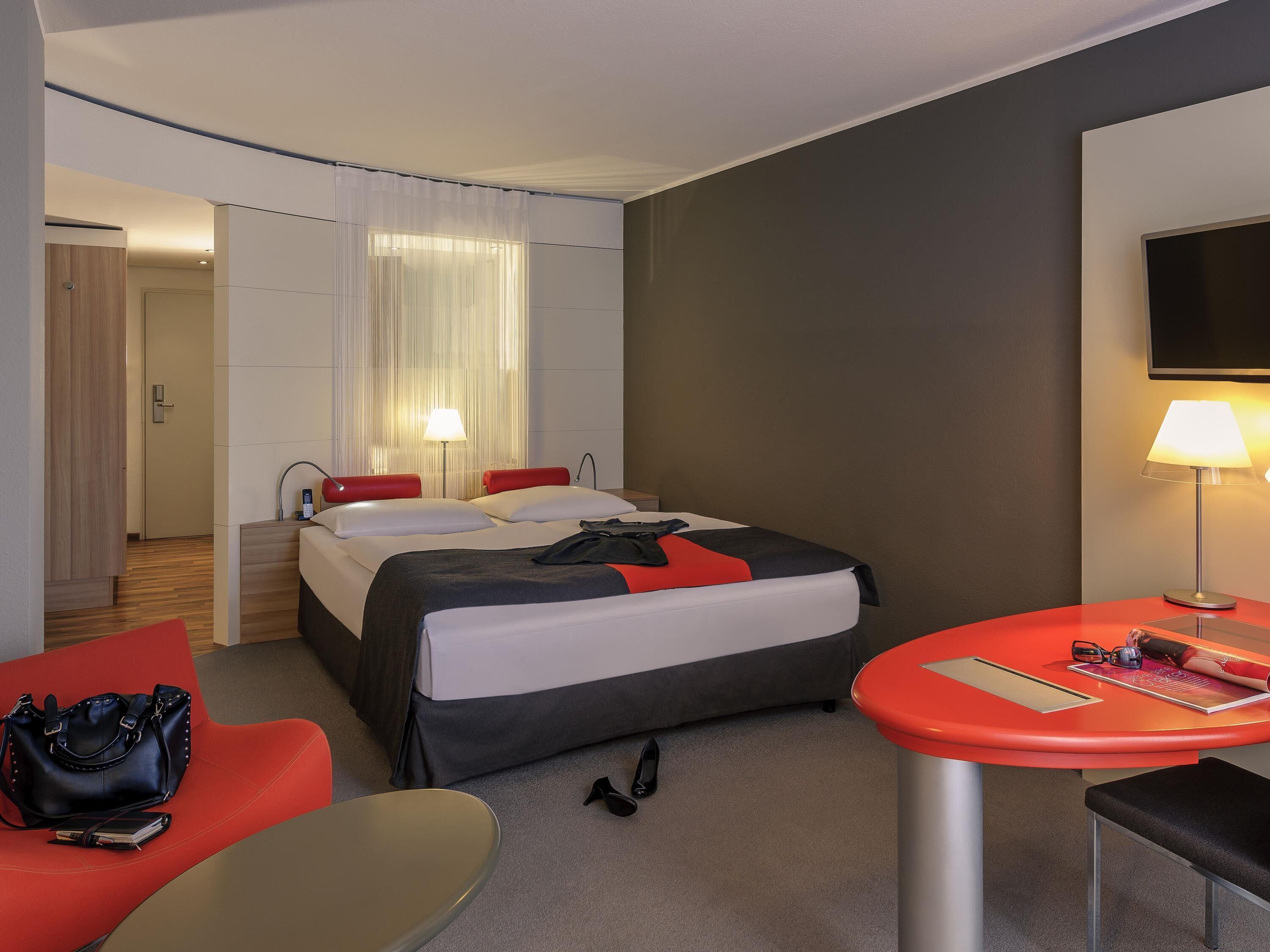 Privilege, Suite, 1 grand lit, balcon | Literie de qualité, lit avec matelas Select Comfort