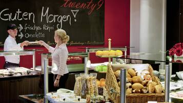 Petit déjeuner buffet servi tous les jours en supplément
