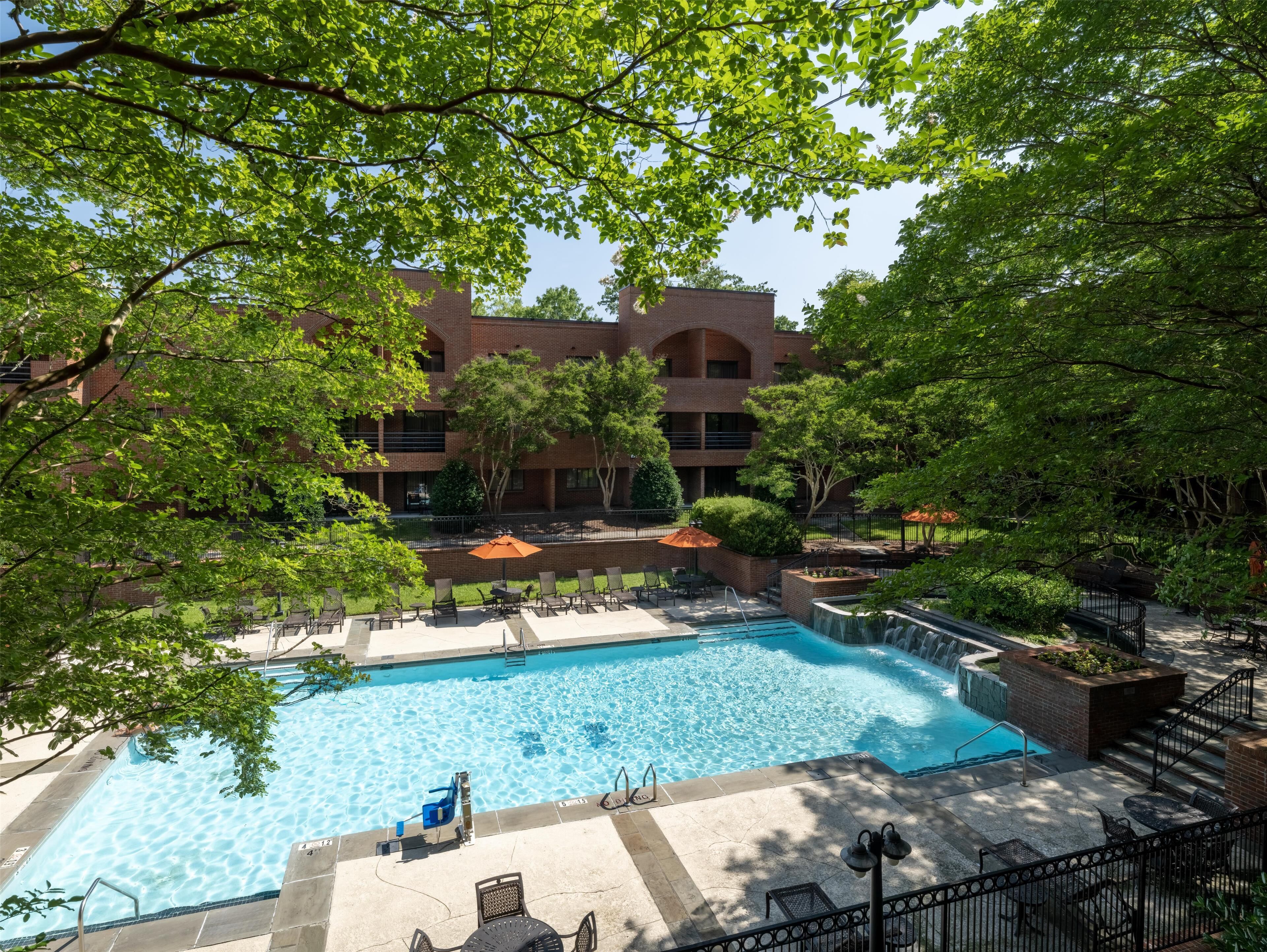 Seasonal outdoor pool, pool umbrellas, sun loungers
