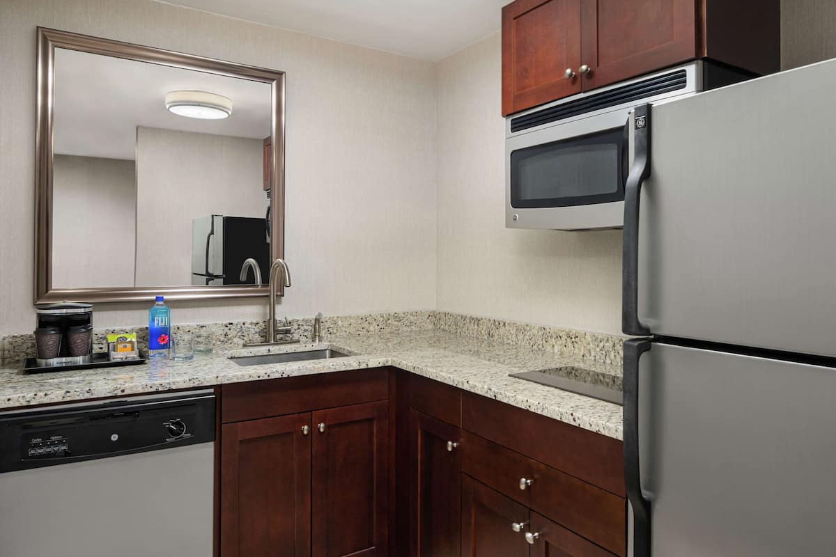 microwave, coffee/tea maker