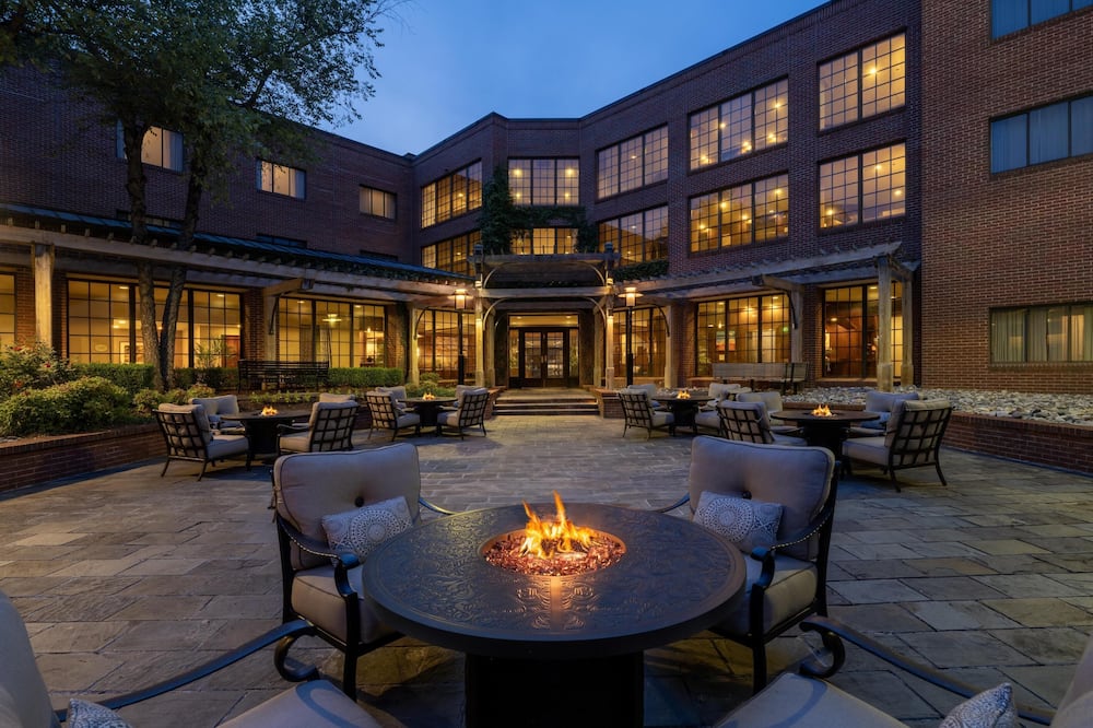 DoubleTree Suites by Hilton Charlotte - SouthPark