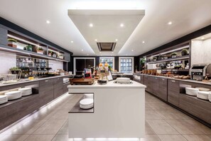 Daily full breakfast (GBP 22.00 per person) - Radisson Blu Hotel, Edinburgh City Centre (Edinburgh)