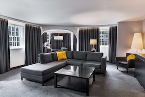 Suite (Royal) | 1 bedroom, premium bedding, in-room safe, desk