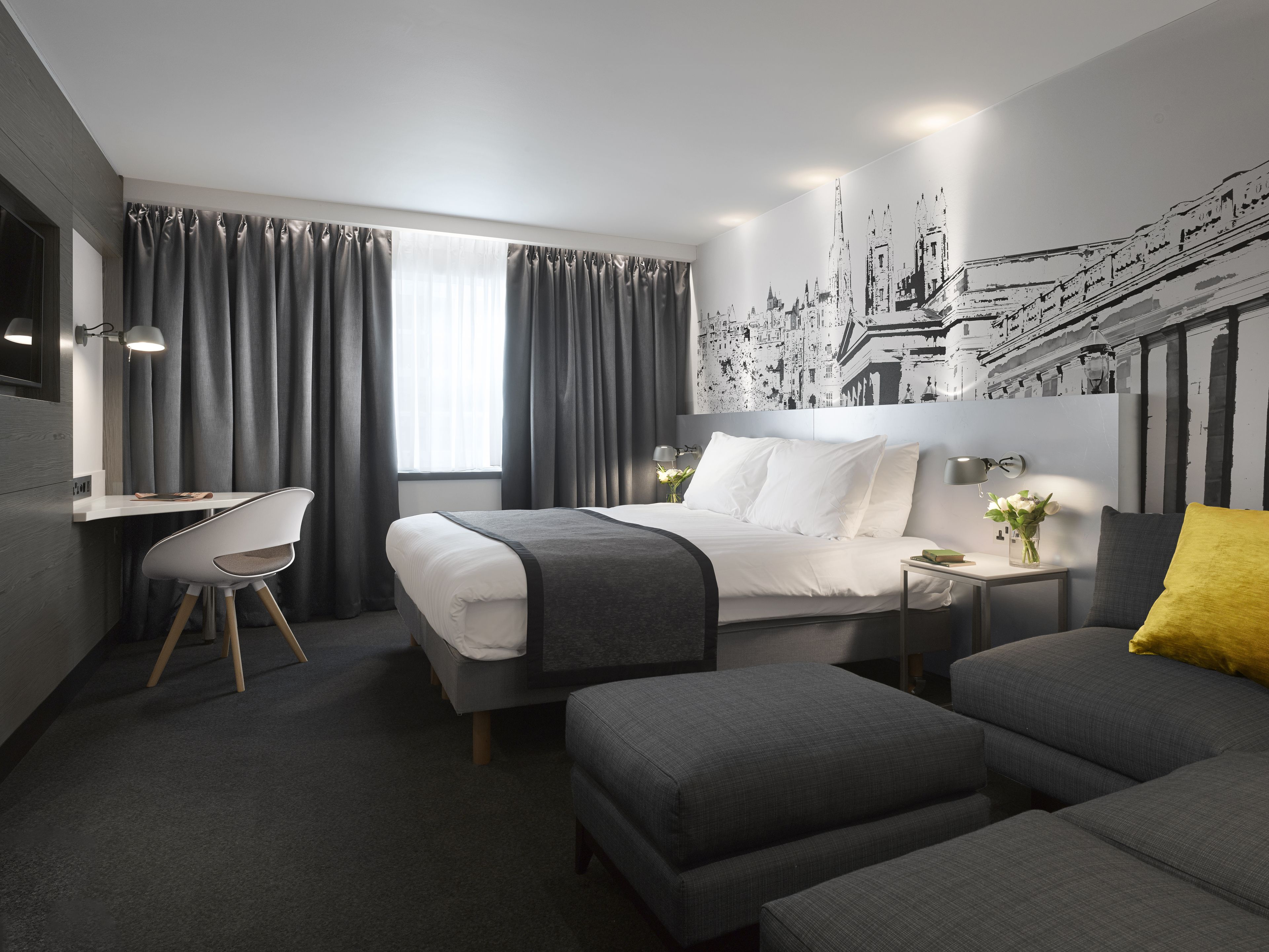 Premium bedding, in-room safe, desk, laptop workspace