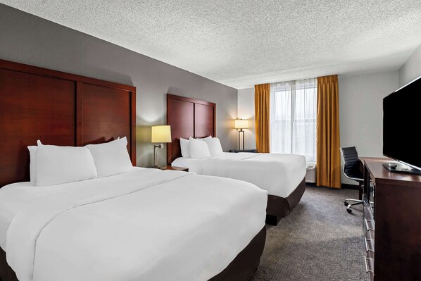 Premium bedding, in-room safe, desk, laptop workspace - Comfort Inn & Suites Staunton (Staunton)