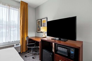 Premium bedding, in-room safe, desk, laptop workspace