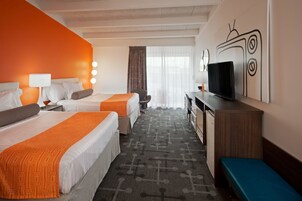 Quarto, 2 camas de casal, para não fumantes | Cofres nos quartos, escrivaninha, ferros/tábuas de passar roupa