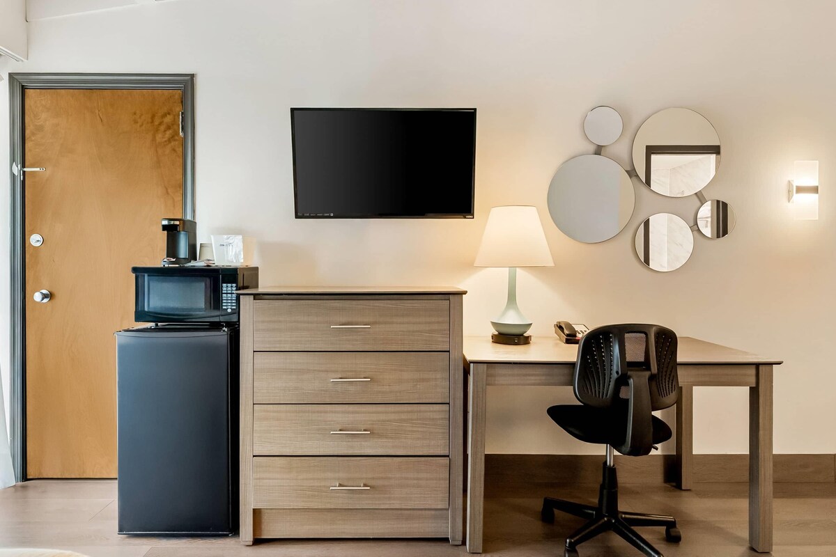 In-room safe, desk, iron/ironing board, free cots/infant beds