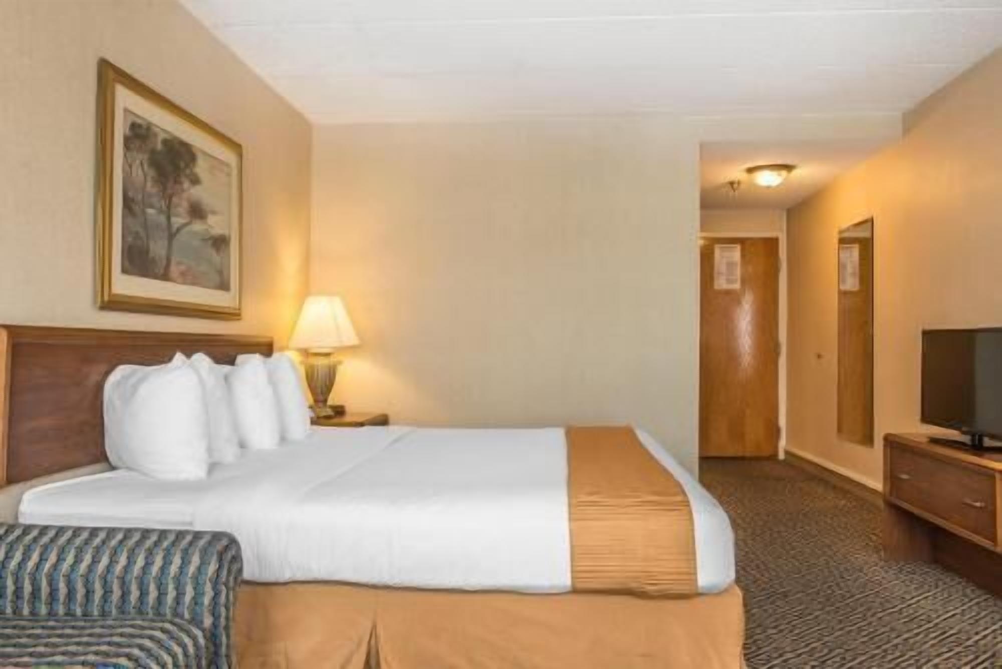 In-room safe, desk, laptop workspace, blackout curtains