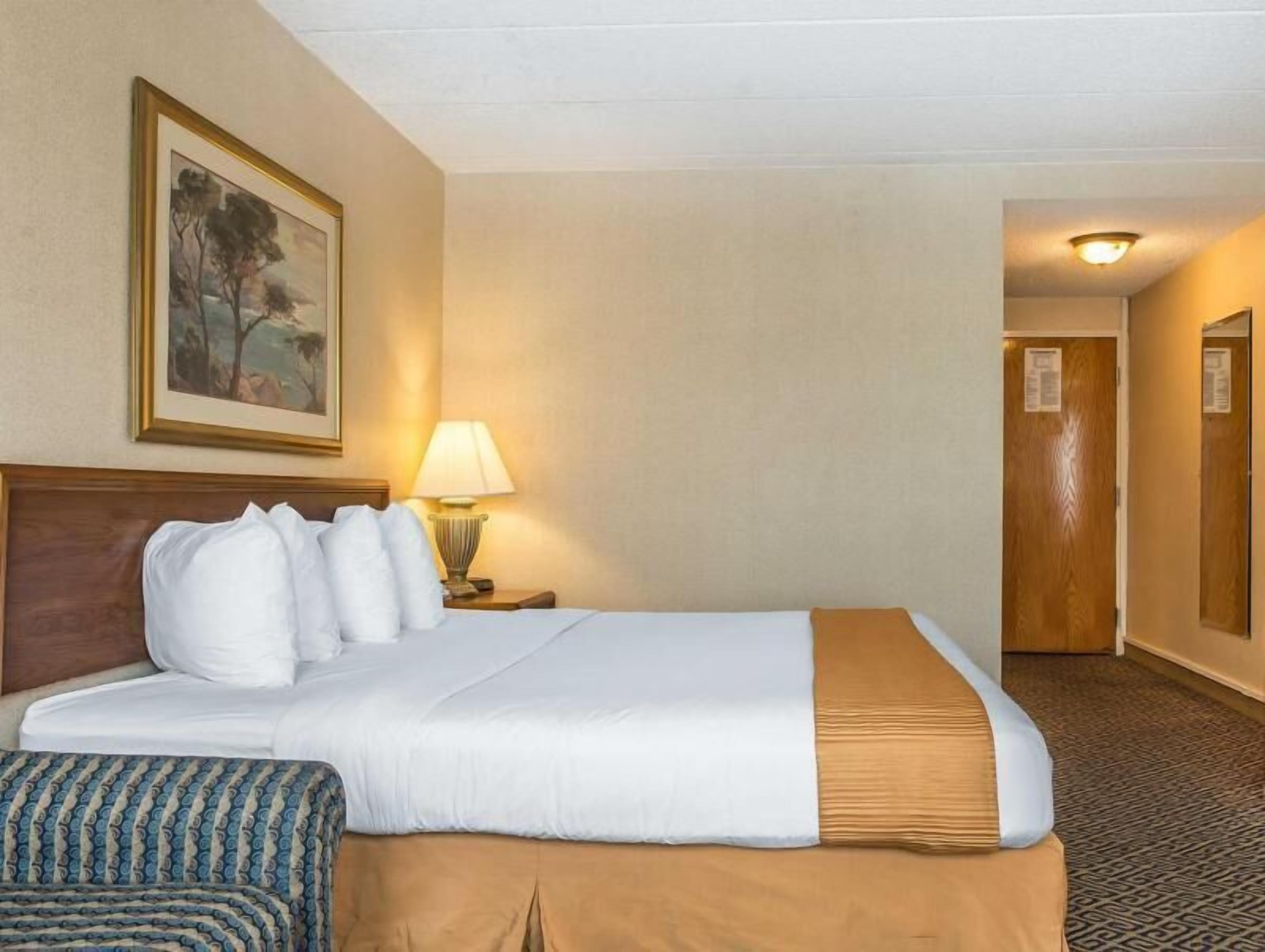 In-room safe, desk, laptop workspace, blackout curtains