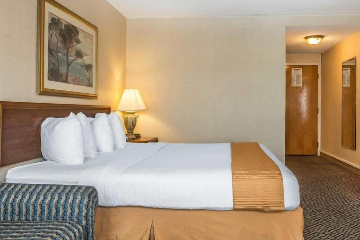 In-room safe, desk, laptop workspace, blackout curtains
