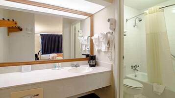 Combined shower/tub, hair dryer, towels