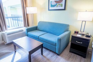 Desk, laptop workspace, blackout curtains, iron/ironing board - Quality Inn Palm Beach International Airport (West Palm Beach)