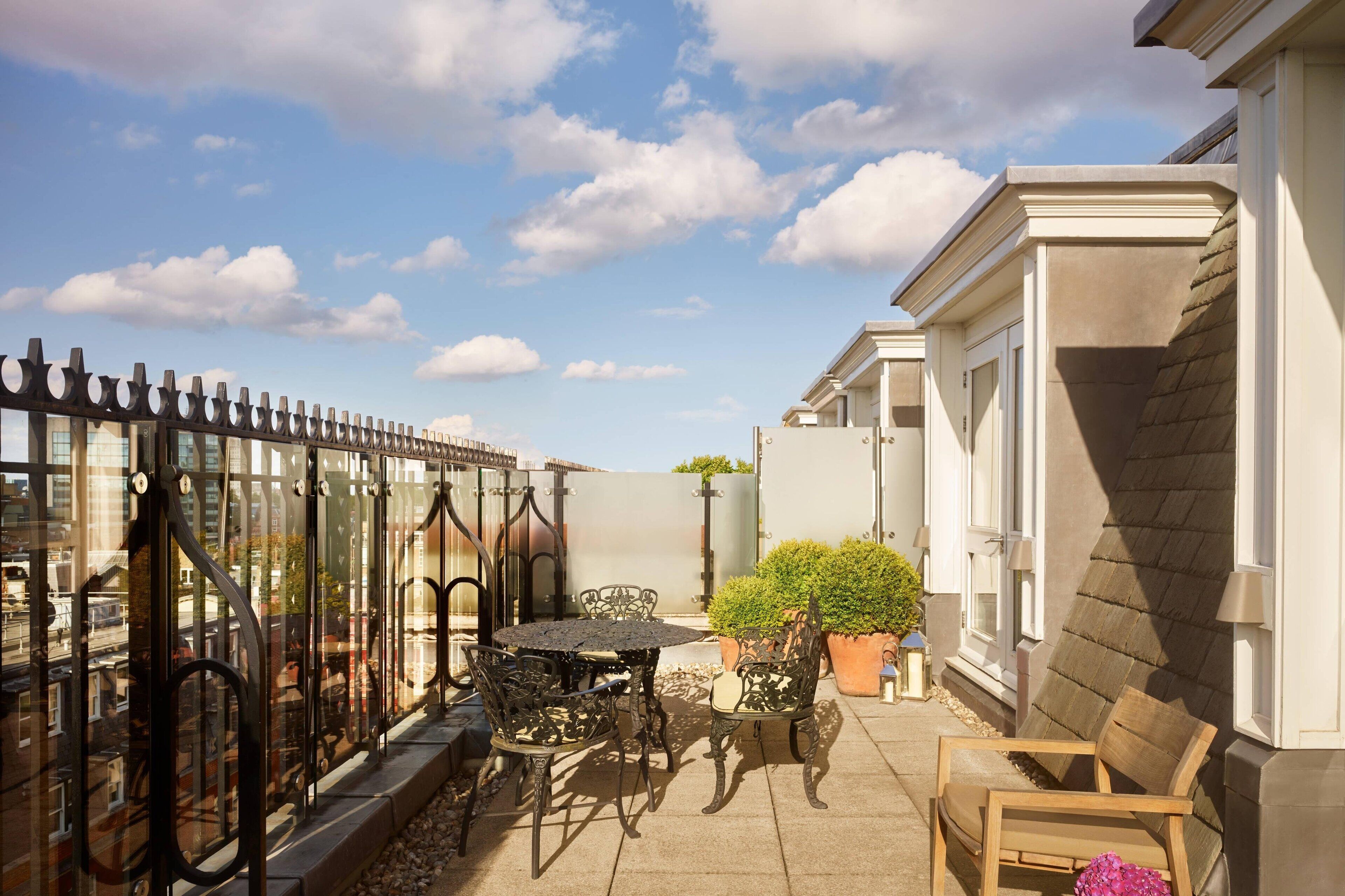 premier room, 1 queen bed, terrace | 1 bedroom, egyptian cotton sheets, premium bedding, down duvets