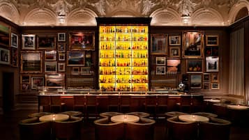2 bars/lounges, lobby lounge