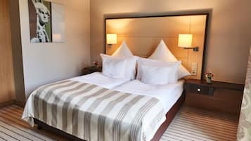 Allergikerbettwaren, Minibar, Zimmersafe, Schreibtisch