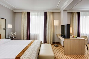 1 bedroom, hypo-allergenic bedding, minibar, in-room safe