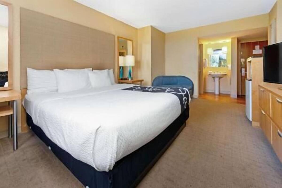 Ropa de cama de alta calidad y escritorio