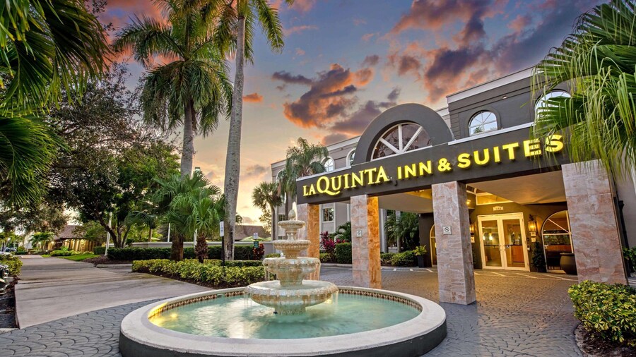 La Quinta Inn & Suites by Wyndham Coral Springs South
