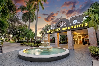 La Quinta Inn & Suites by Wyndham Coral Springs South