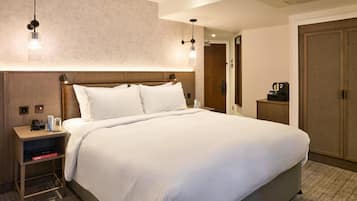 Egyptian cotton sheets, premium bedding, in-room safe, desk