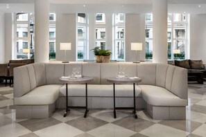 Breakfast and lunch served, British cuisine