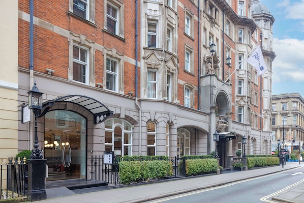 Exterior - Radisson Blu Hotel, London Tottenham Court Road (London)