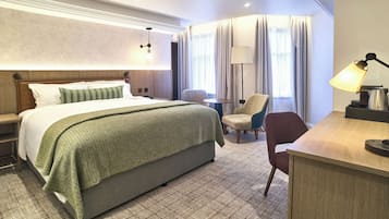 Egyptian cotton sheets, premium bedding, in-room safe, desk