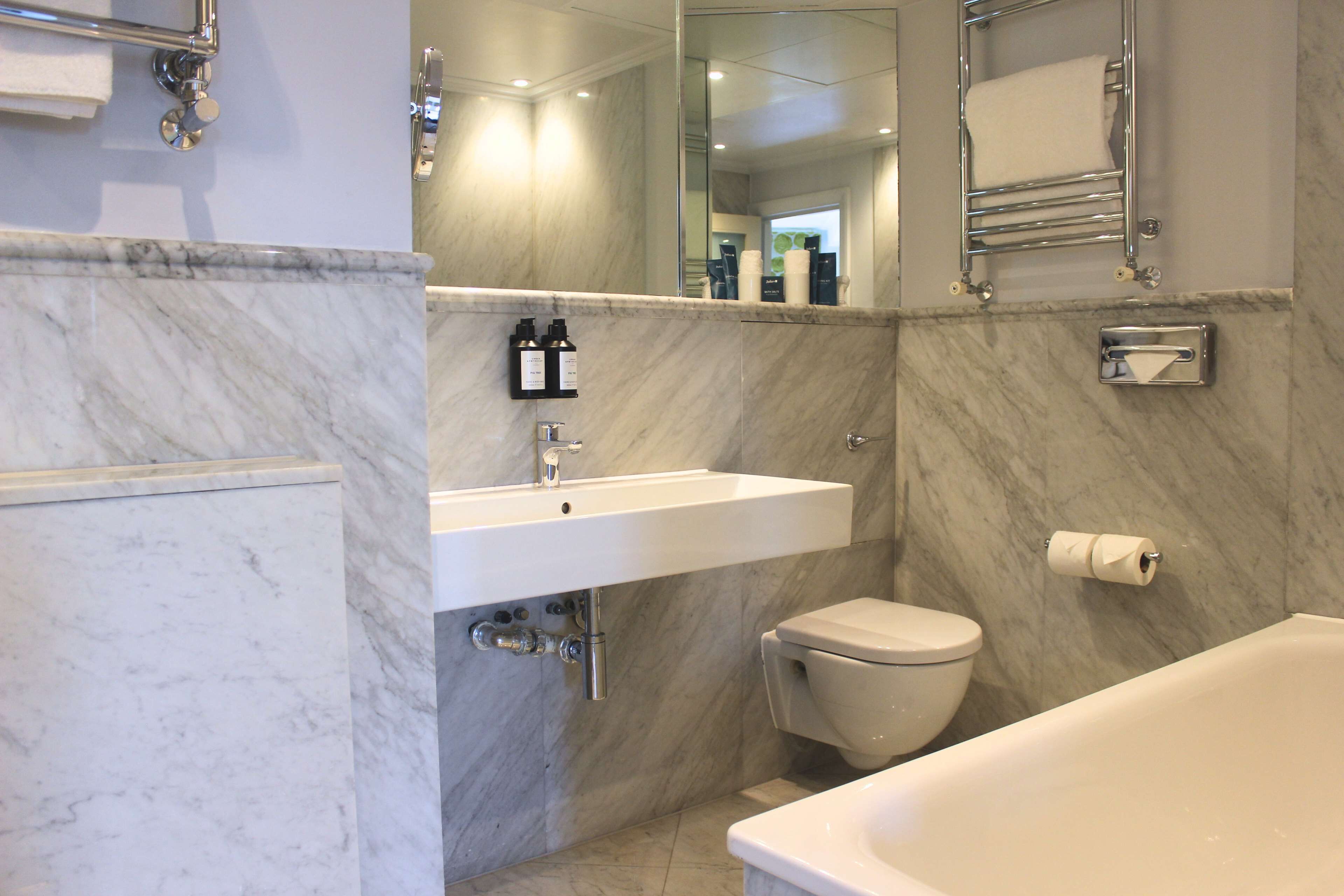 junior suite | 1 bedroom, egyptian cotton sheets, premium bedding, in-room safe