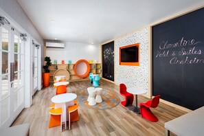 Coin salon dans le hall