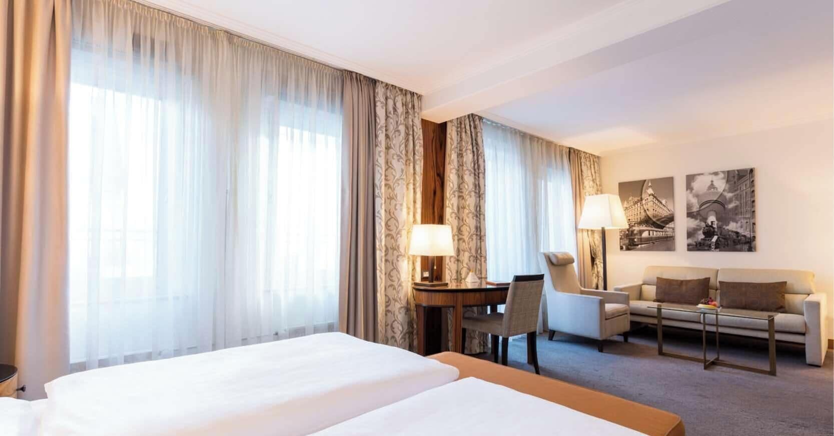 Hypo-allergenic bedding, minibar, in-room safe, desk