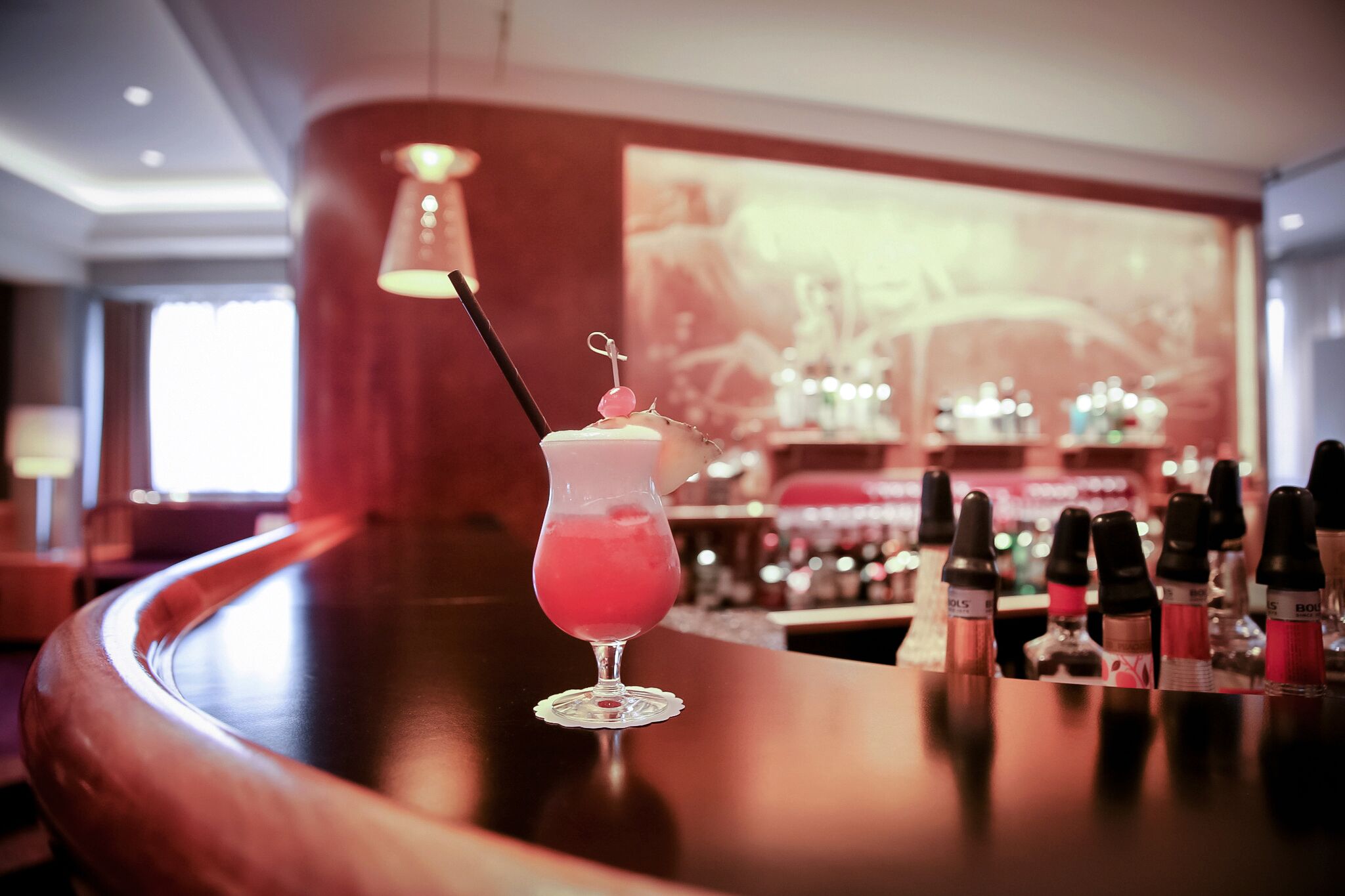 serves lunch and dinner