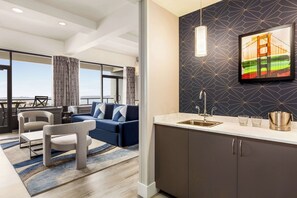 Suite presidencial, 1 cama King size, balcón, vista a la bahía | Ropa de cama de alta calidad, edredón y camas con pillow-top 