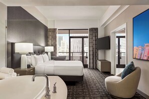 Suite presidencial, 1 cama King size, balcón, vista a la ciudad | Ropa de cama de alta calidad, edredón y camas con pillow-top 