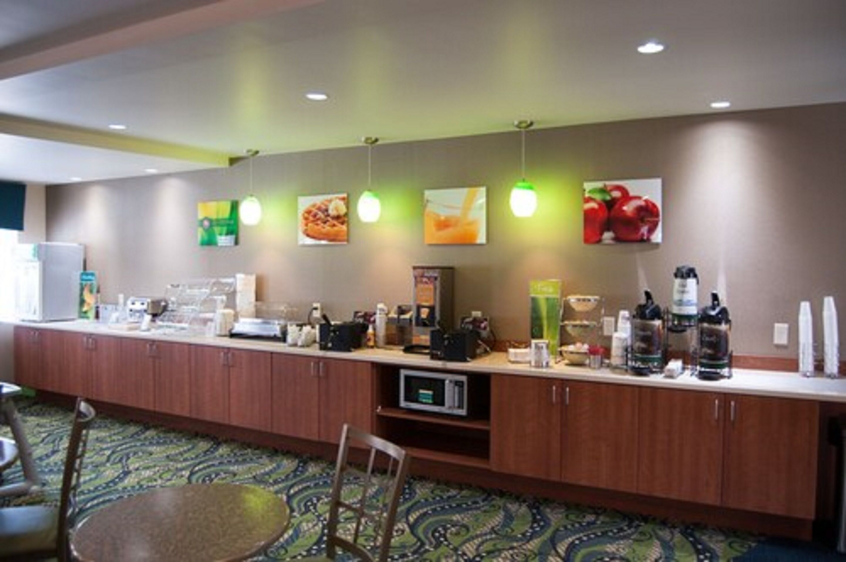 free daily continental breakfast