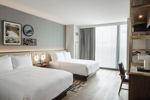 In-room safe, desk, blackout drapes, WiFi (free) - Hilton Arlington Rosslyn The Key (Arlington)